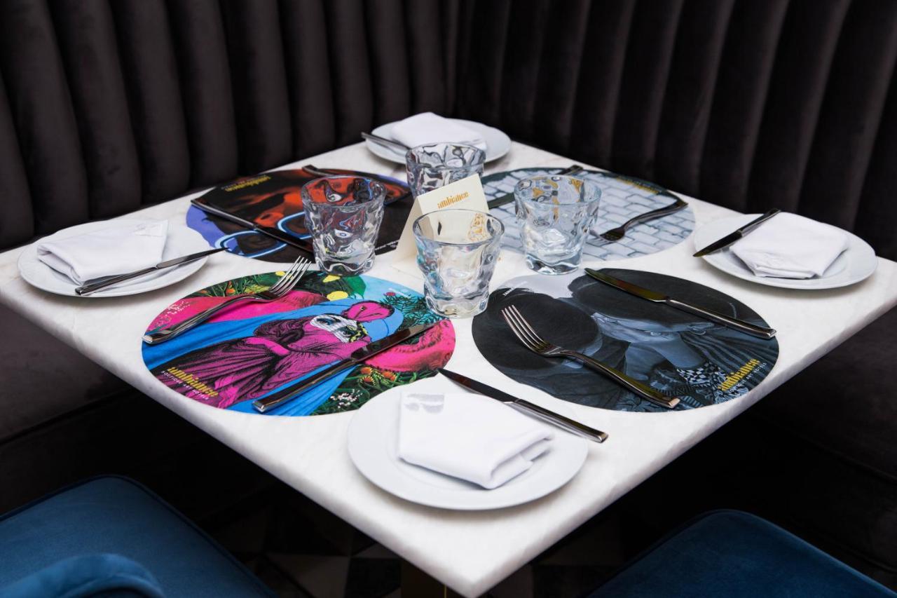 Ambiance Boutique Art Hotel Lahore Bagian luar foto Placemats