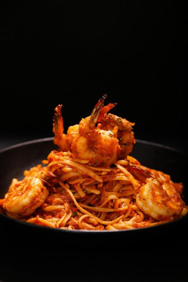 Ambiance Boutique Art Hotel Lahore Bagian luar foto Shrimp and pasta
