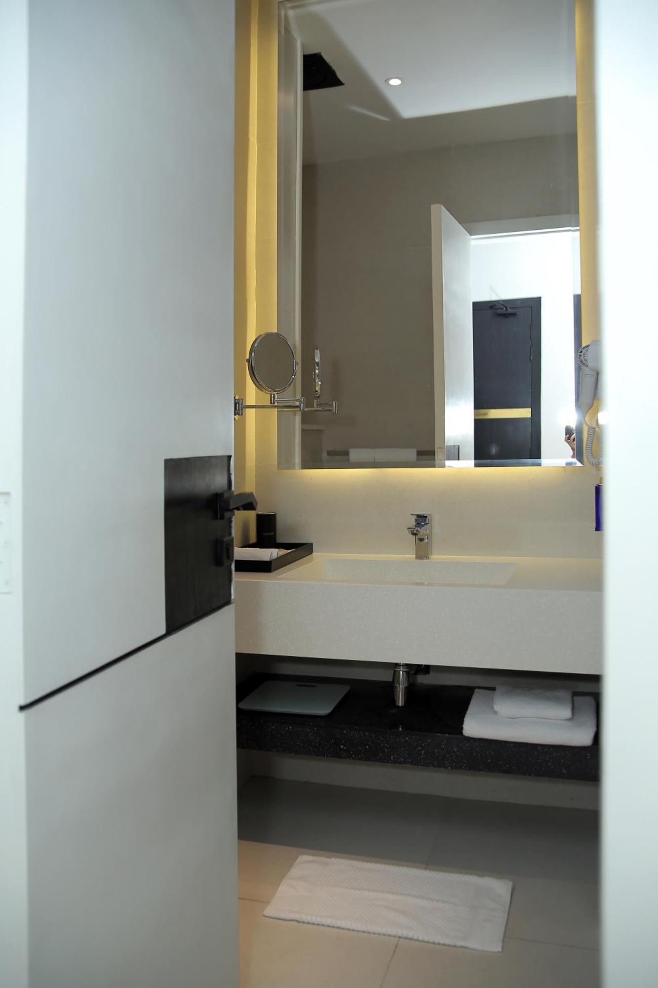 Ambiance Boutique Art Hotel Lahore Bagian luar foto Bathroom