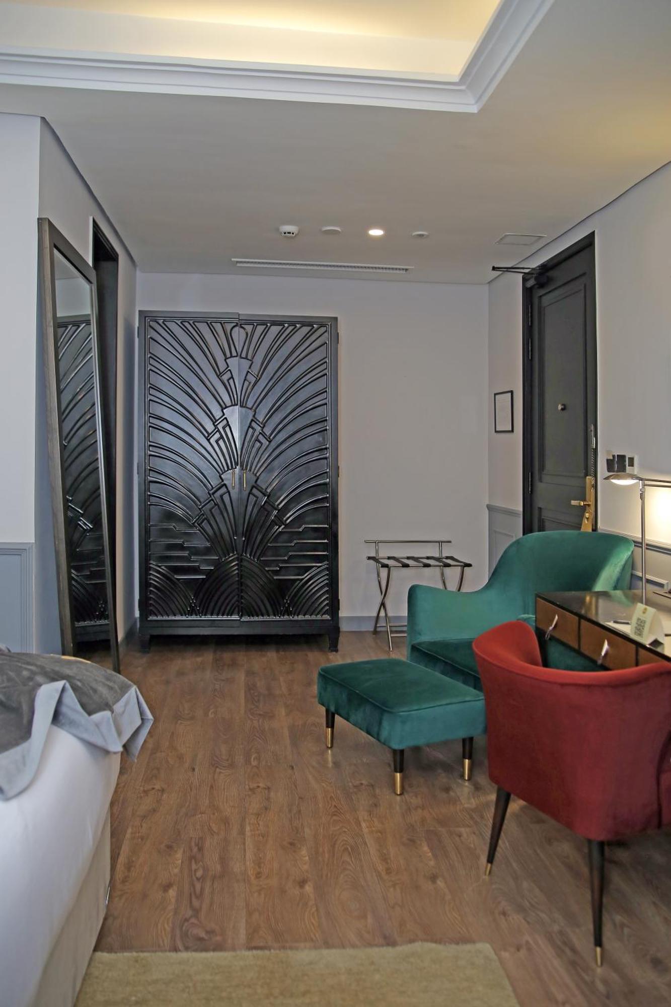 Ambiance Boutique Art Hotel Lahore Ruang foto A room at the Hotel de Crillon