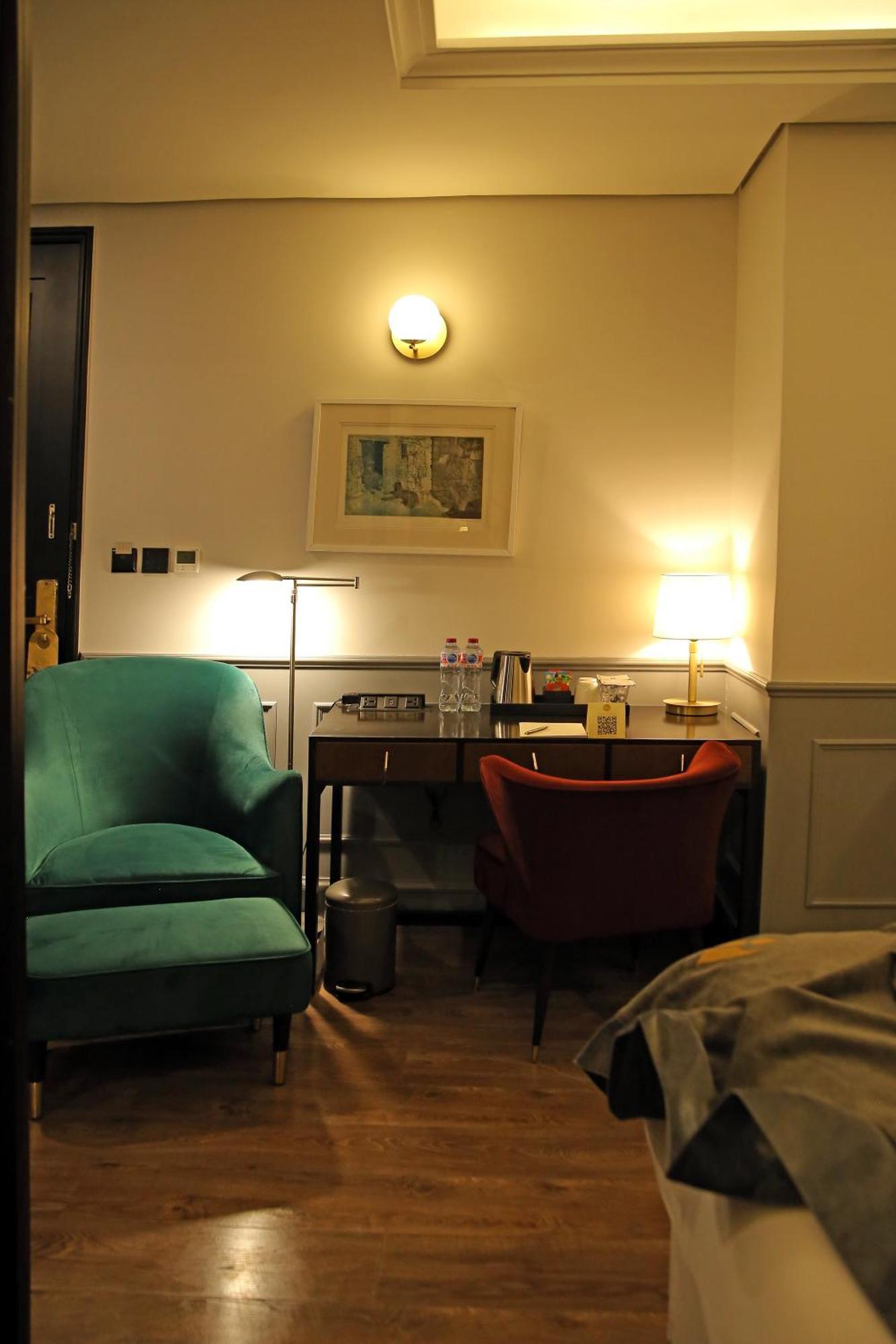 Ambiance Boutique Art Hotel Lahore Ruang foto A room at the hotel
